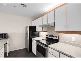 Photo #4: 22534034 Listing