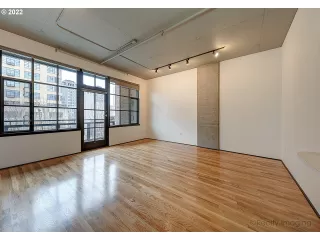 Photo #5: 22534583 Listing