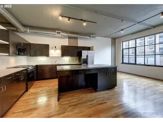 Photo #6: 22534583 Listing