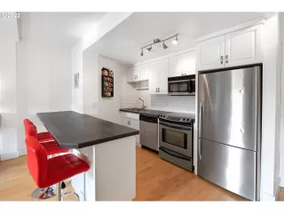 Photo #3: 22535908 Listing