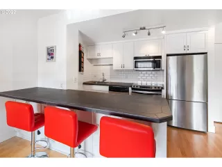 Photo #4: 22535908 Listing