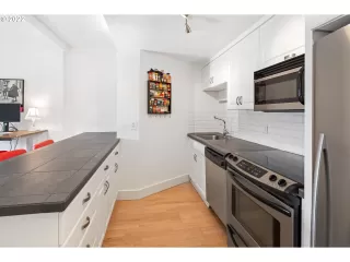 Photo #6: 22535908 Listing