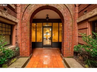 Photo #2: 22536568 Listing