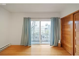 Photo #5: 22536568 Listing