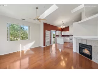 Photo #5: 22537033 Listing