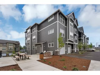 Photo #2: 22537037 Listing