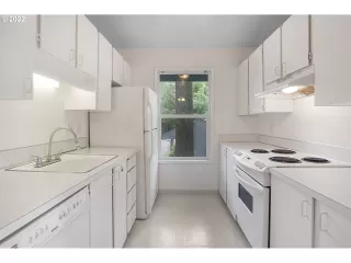 Photo #4: 22537339 Listing