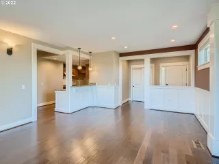 Photo #5: 22537621 Listing