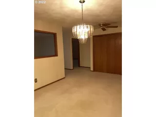 Photo #5: 22538367 Listing