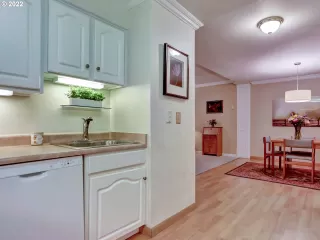 Photo #6: 22539509 Listing