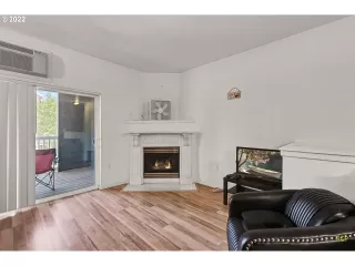 Photo #4: 22540185 Listing