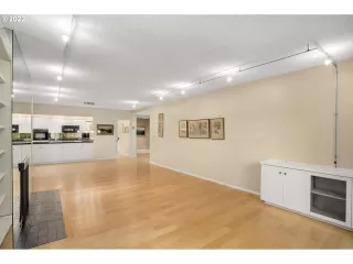 Photo #2: 22540479 Listing