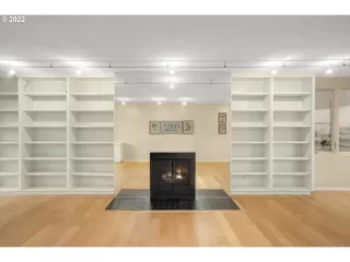 Photo #4: 22540479 Listing