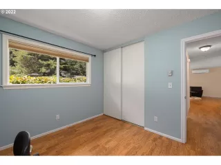 Photo #5: 22541069 Listing