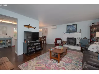 Photo #4: 22542059 Listing