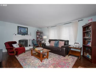 Photo #5: 22542059 Listing