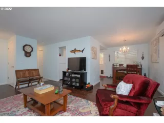 Photo #6: 22542059 Listing