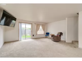 Photo #5: 22543292 Listing