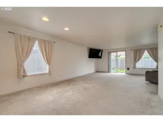 Photo #6: 22543292 Listing