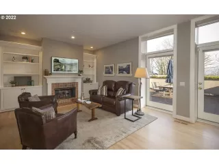 Photo #4: 22545320 Listing