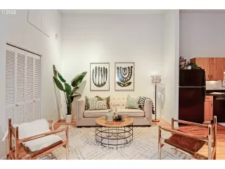 Photo #4: 22546332 Listing