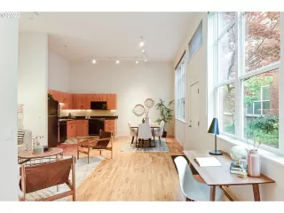 Photo #5: 22546332 Listing