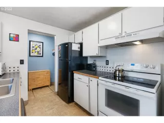 Photo #4: 22547654 Listing