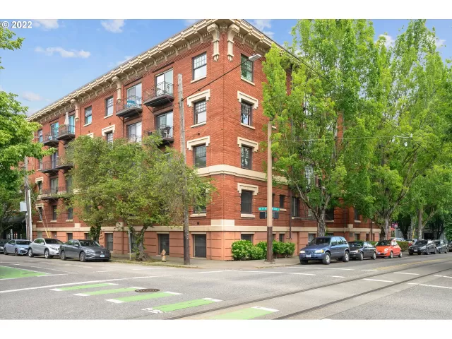 MLS: 22548324 Condo For Sale