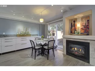 Photo #5: 22549205 Listing