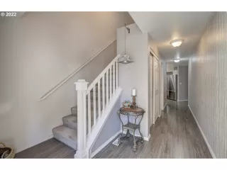 Photo #6: 22549205 Listing