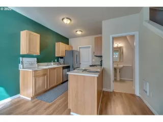 Photo #4: 22550197 Listing