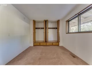 Photo #5: 22550482 Listing