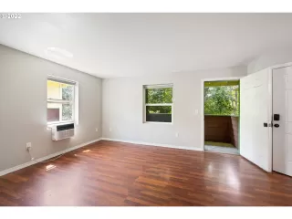 Photo #5: 22552417 Listing