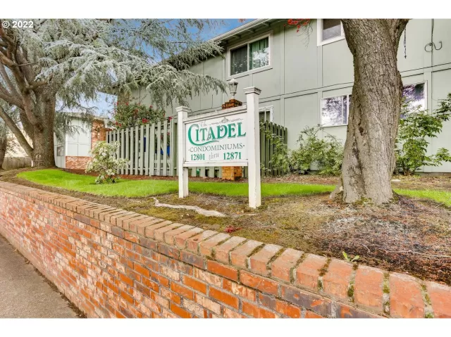 MLS: 22552982 Condo For Sale