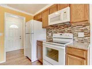 Photo #5: 22552982 Listing