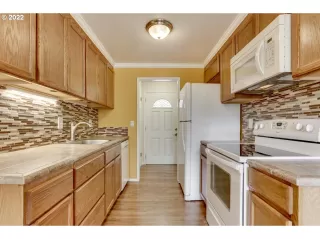 Photo #6: 22552982 Listing