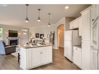 Photo #6: 22555047 Listing