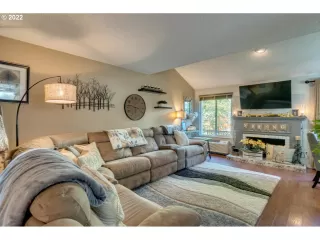 Photo #4: 22555343 Listing