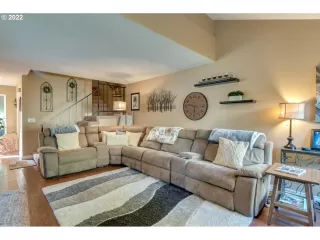 Photo #5: 22555343 Listing