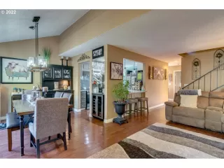 Photo #6: 22555343 Listing