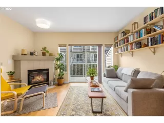 Photo #4: 22556005 Listing