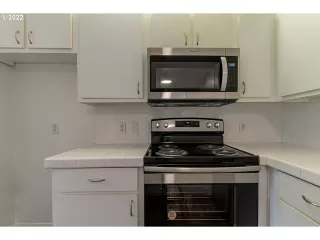 Photo #6: 22556253 Listing