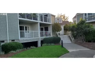 Photo #5: 22556397 Listing