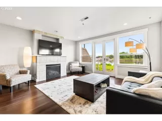 Photo #3: 22556700 Listing