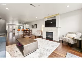 Photo #4: 22556700 Listing