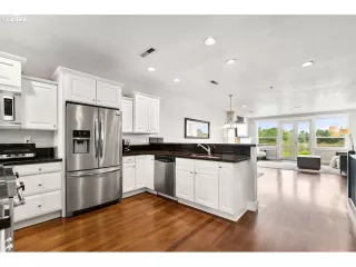 Photo #6: 22556700 Listing