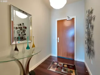 Photo #4: 22557445 Listing