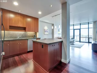 Photo #6: 22557445 Listing