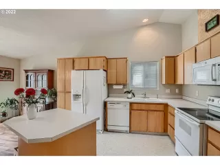 Photo #5: 22557659 Listing