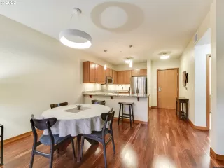 Photo #5: 22557895 Listing